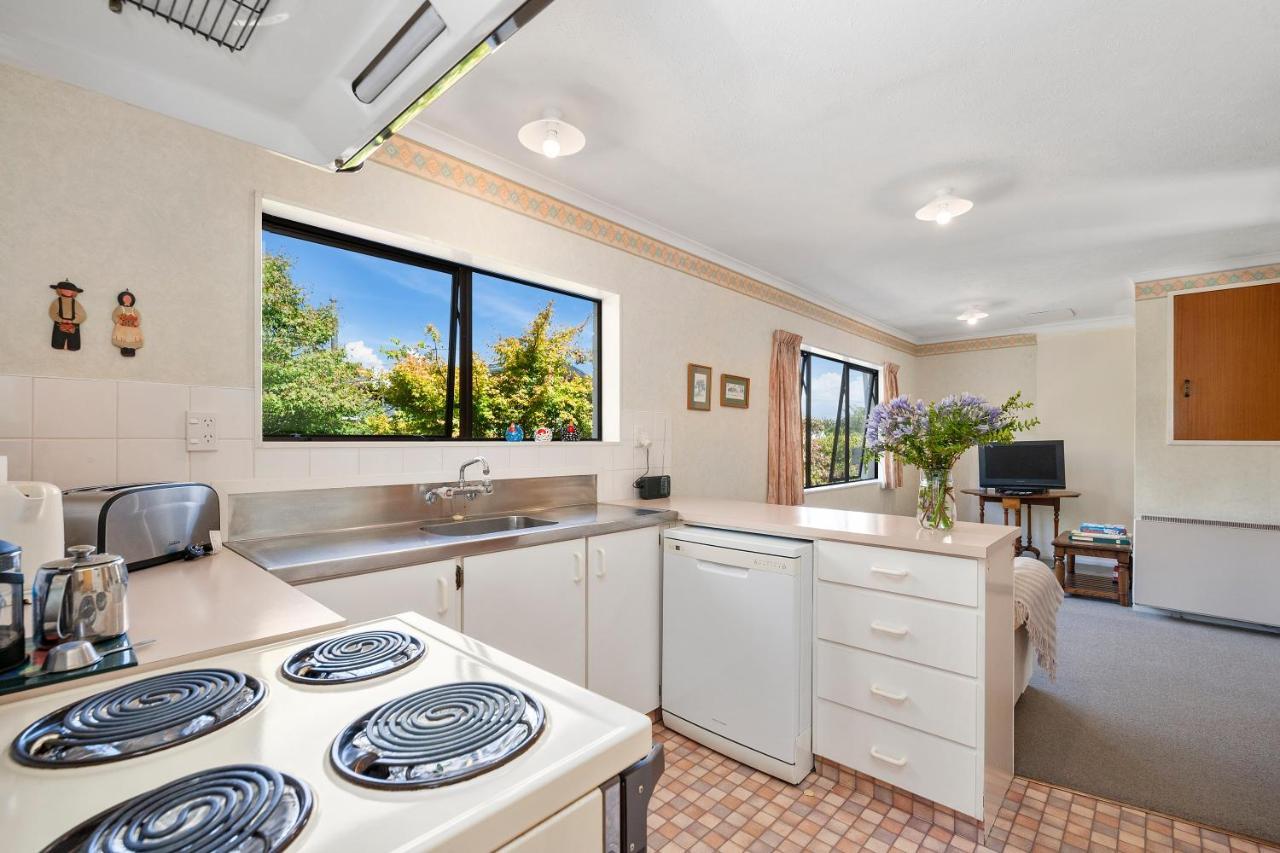Lake Vista At Two Mile Bay- Taupo Central Home المظهر الخارجي الصورة